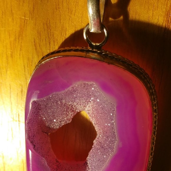 NATURAL HOLE DRUZY WITH CRYSTAL FORMATION - Picture 5 of 12